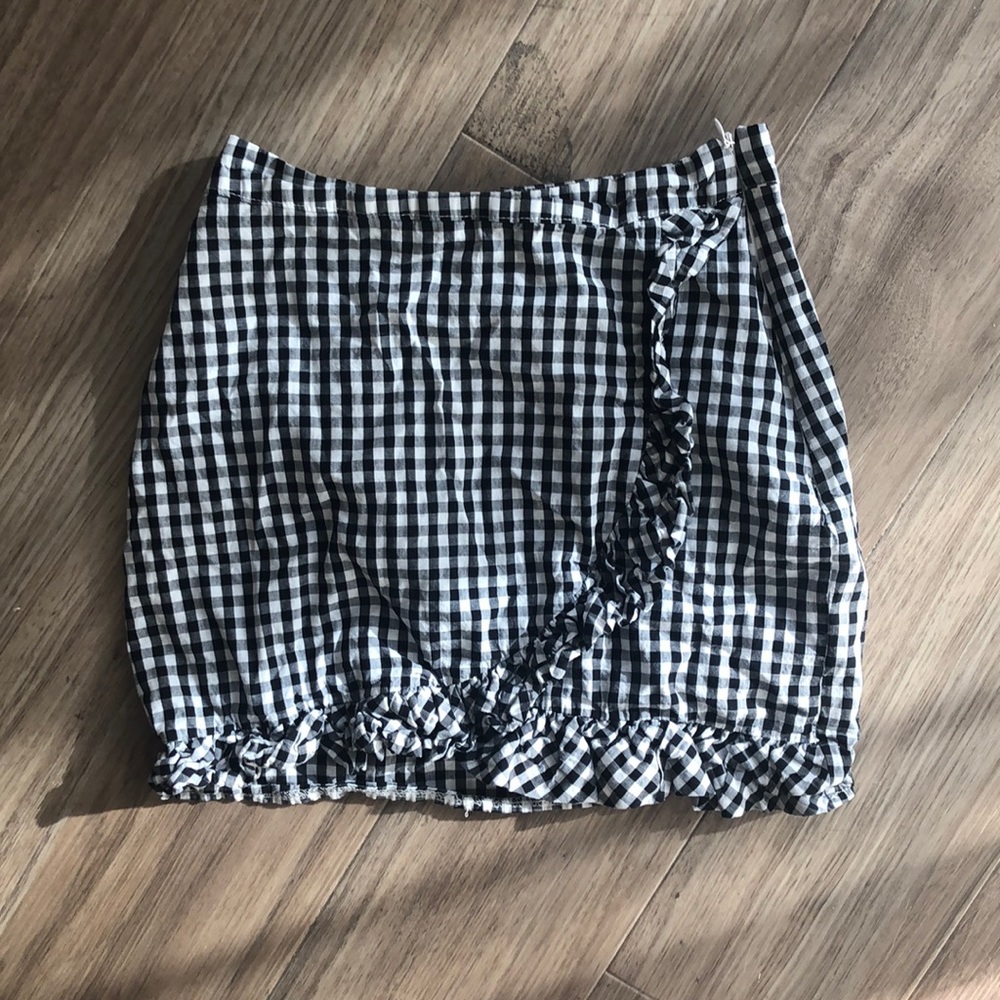 Checkered skirt with ruffle size XS